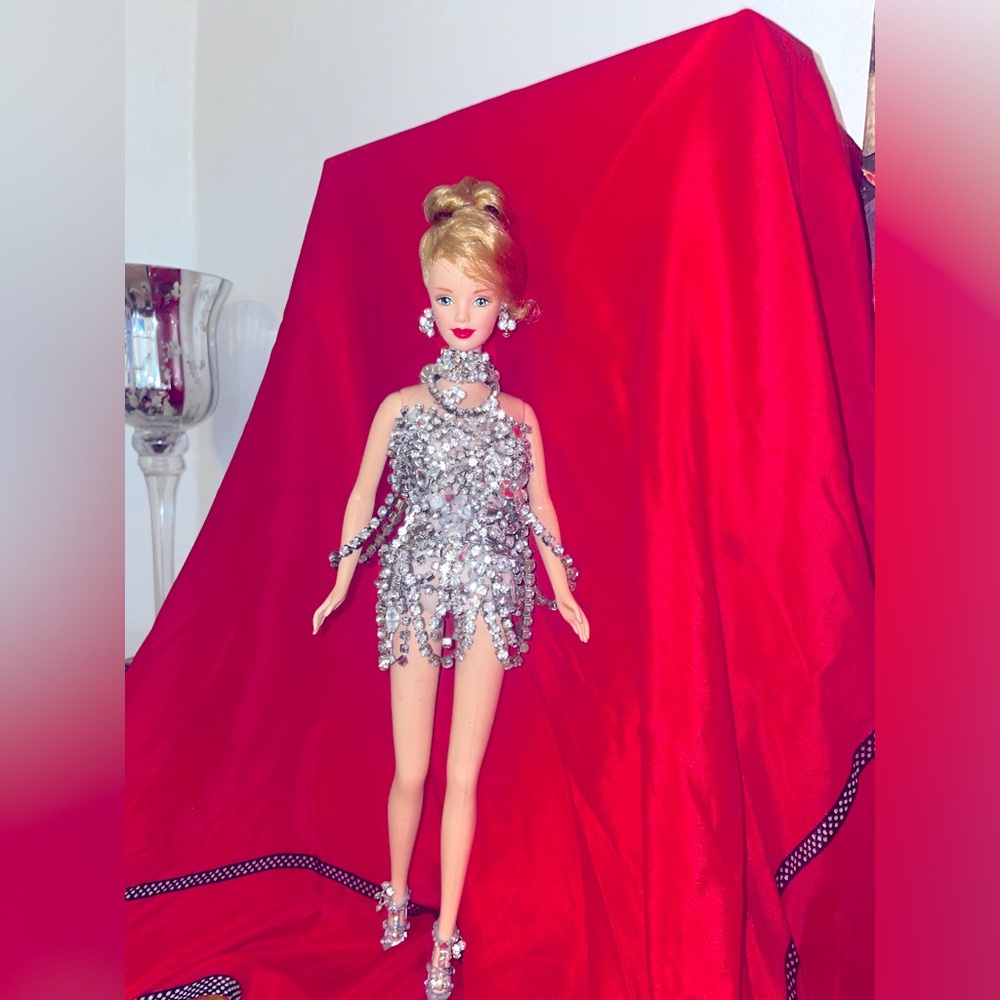 Taylor Swift Doll, Custom Oscar De La Renta Crystal/Rhinestone Dress, Beautiful!